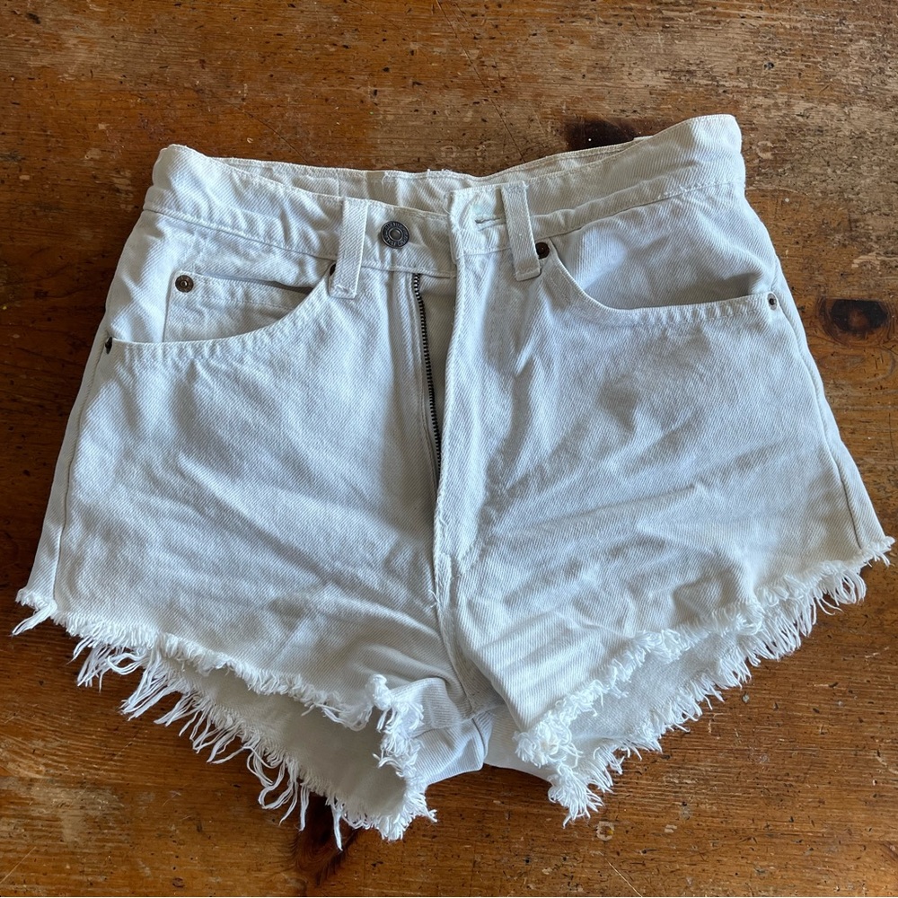 White Levi’s Jean Shorts